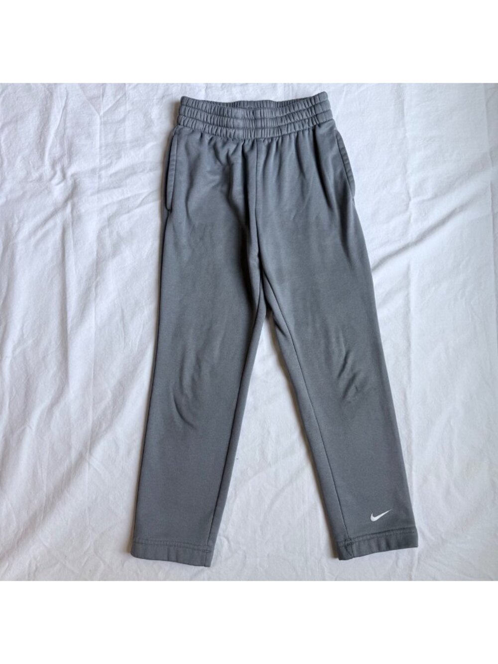 Nike Therma-Fit Boys Gray Sweatpants Size Small Pockets Straight Leg Drawstring